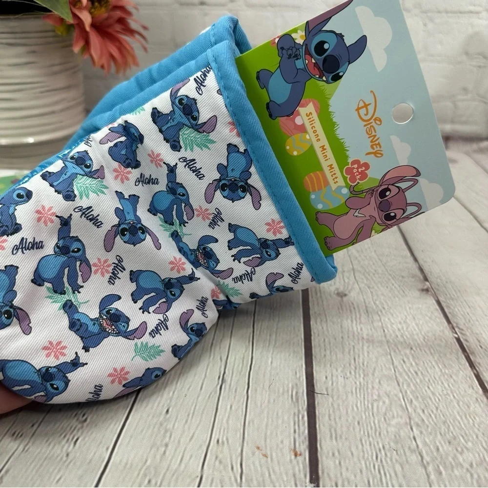 NWT Disney Stitch Blue and White Kitchen Towels and mini mitt set